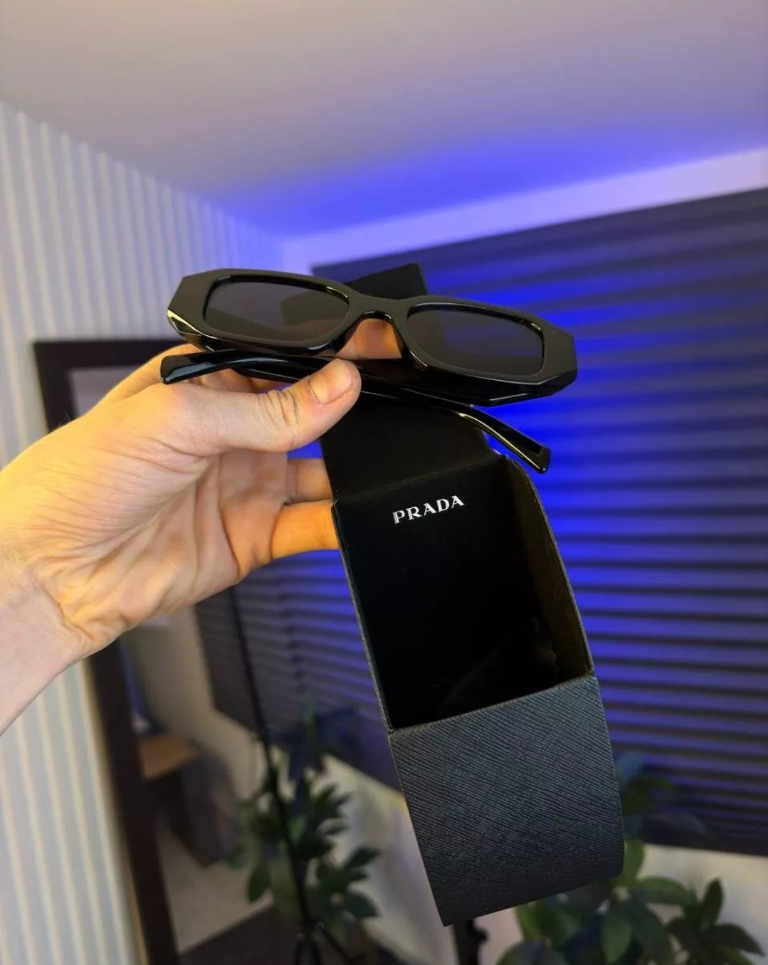 🇺🇸PRADA BLACK SUNGLASSES